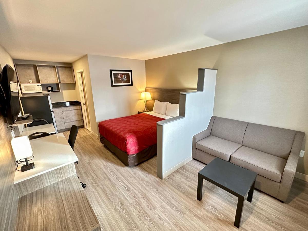 Econo Lodge Inn & Suites Pincher Creek Zewnętrze zdjęcie