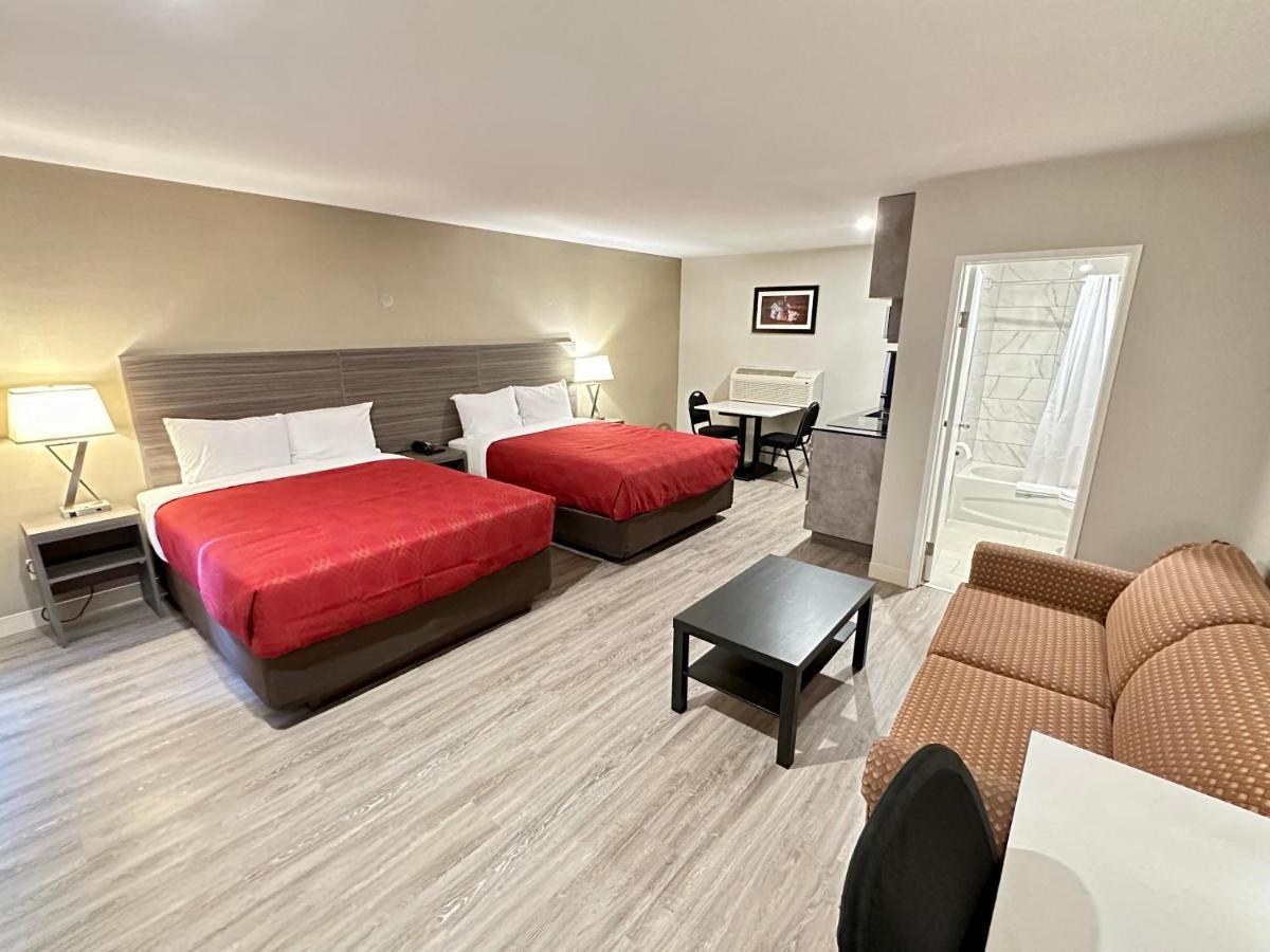 Econo Lodge Inn & Suites Pincher Creek Zewnętrze zdjęcie