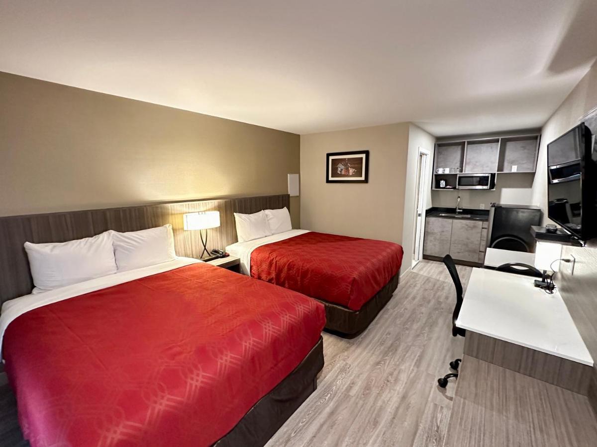 Econo Lodge Inn & Suites Pincher Creek Zewnętrze zdjęcie