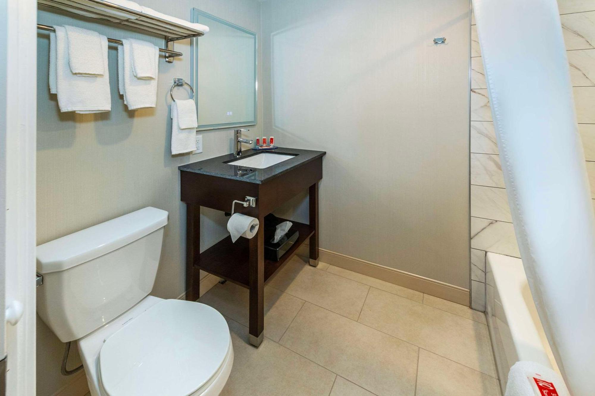Econo Lodge Inn & Suites Pincher Creek Zewnętrze zdjęcie