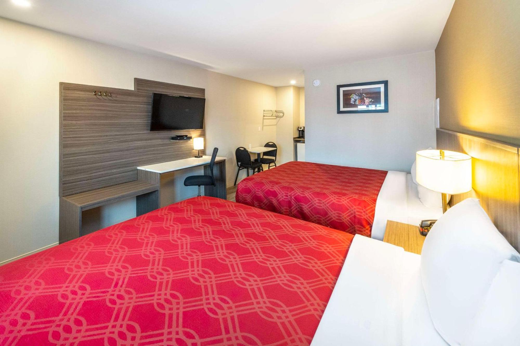 Econo Lodge Inn & Suites Pincher Creek Zewnętrze zdjęcie