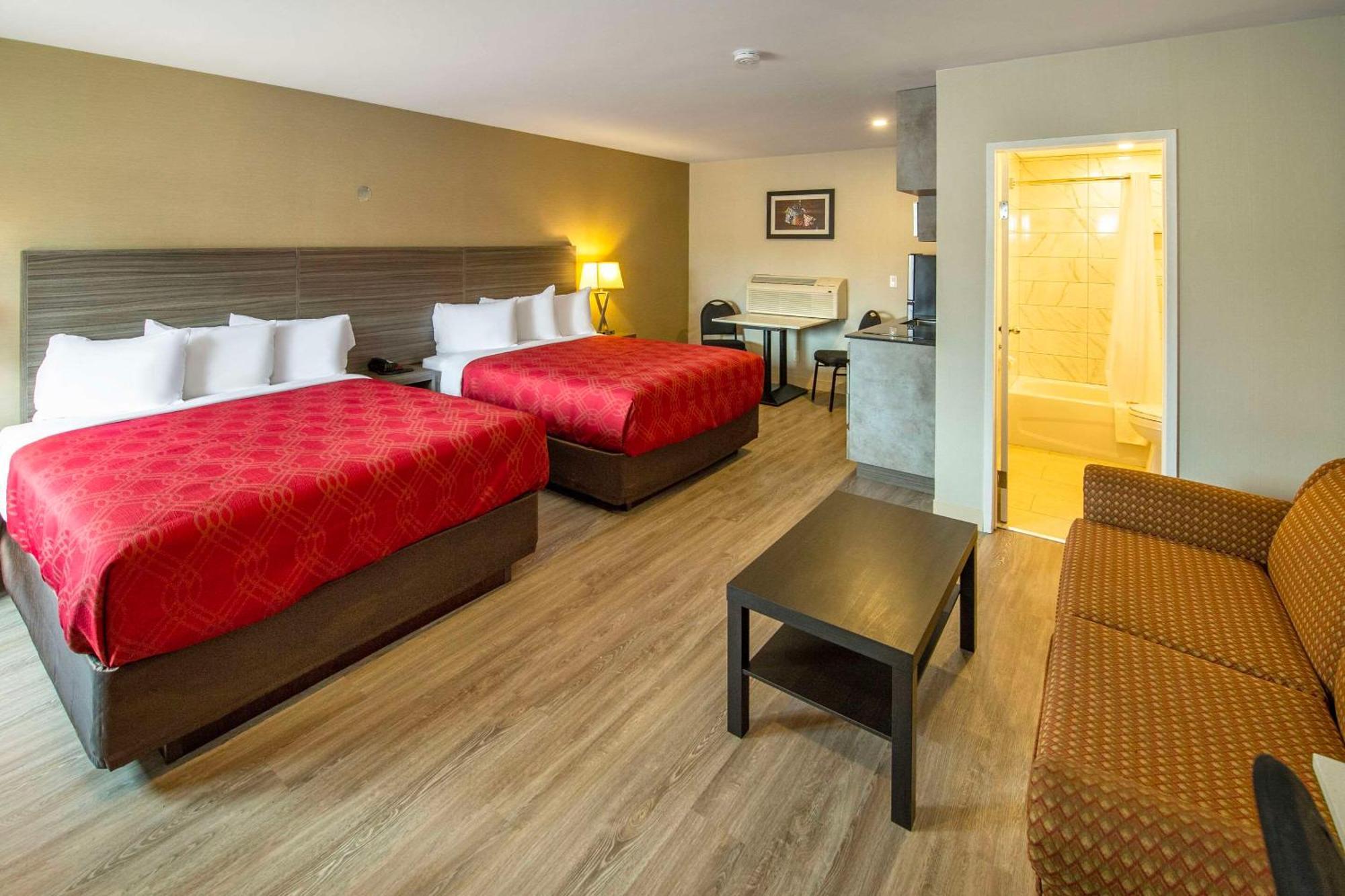 Econo Lodge Inn & Suites Pincher Creek Zewnętrze zdjęcie