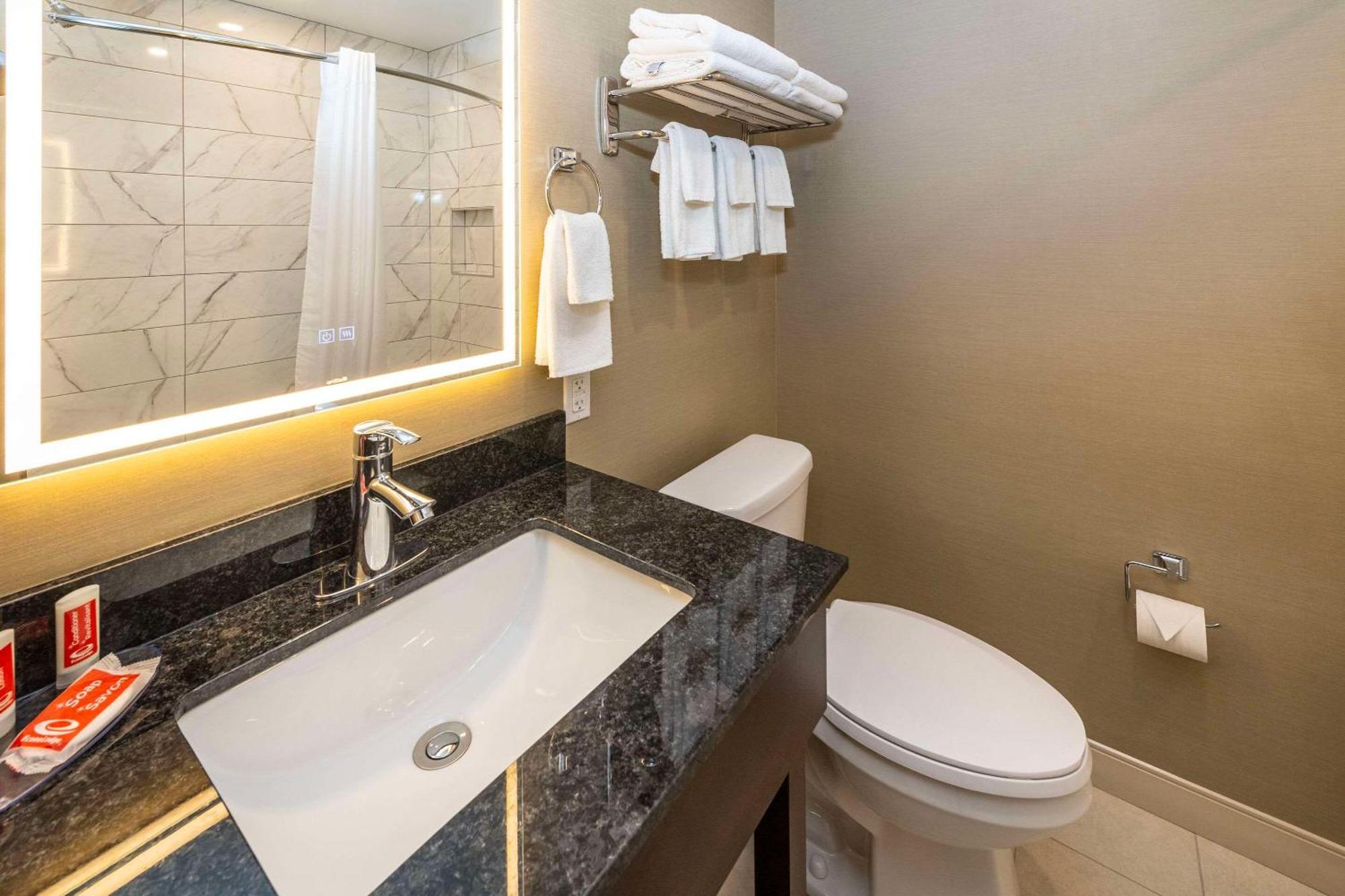 Econo Lodge Inn & Suites Pincher Creek Zewnętrze zdjęcie