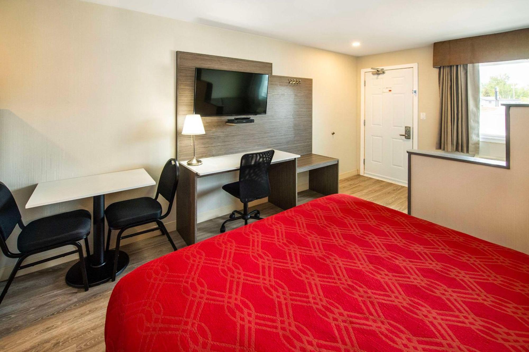 Econo Lodge Inn & Suites Pincher Creek Zewnętrze zdjęcie