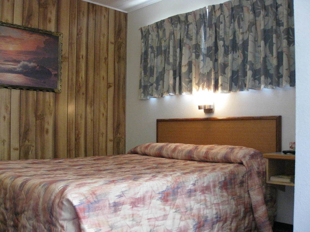 Econo Lodge Inn & Suites Pincher Creek Zewnętrze zdjęcie