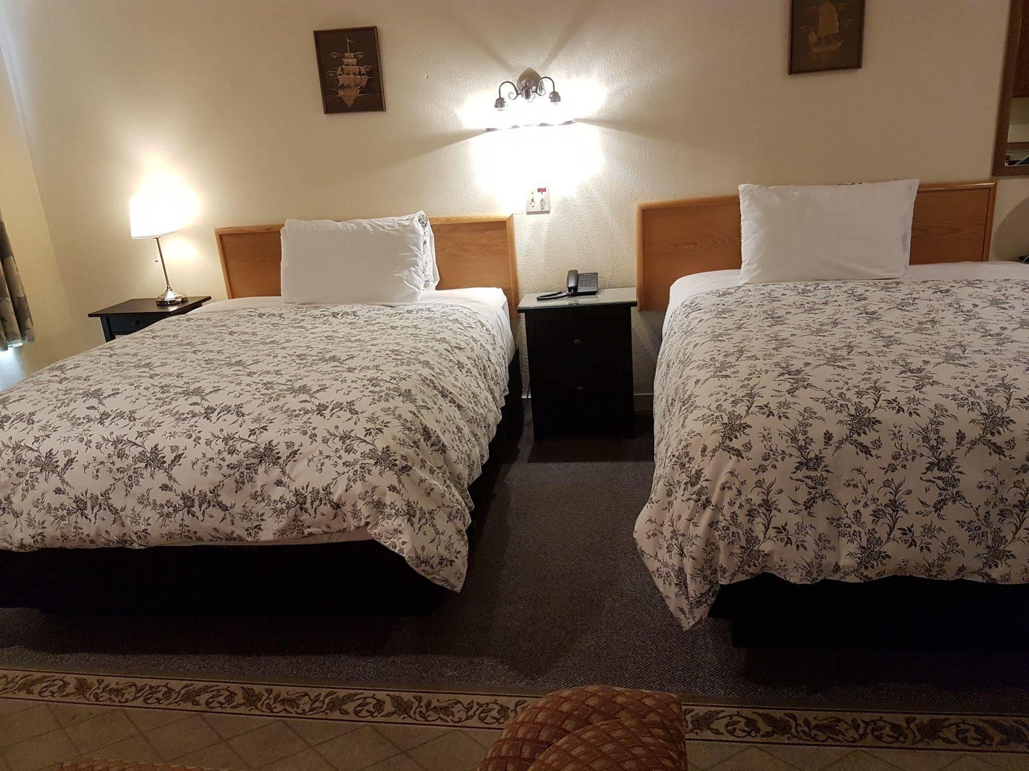 Econo Lodge Inn & Suites Pincher Creek Zewnętrze zdjęcie
