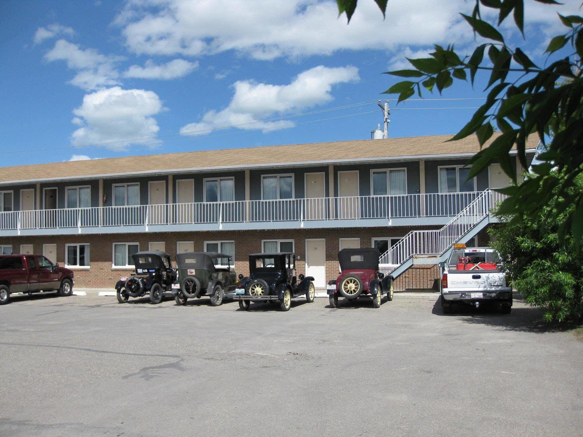 Econo Lodge Inn & Suites Pincher Creek Zewnętrze zdjęcie